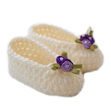 Load image into Gallery viewer, Unisex-Child Simple And Sweet Cream Crochet Baby Booties For 0-6 Months Baby