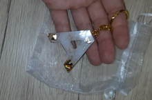 Load image into Gallery viewer, Resin Alphabet Keychain, Custom Real Flower Keychain, Floral Birth Month Resin Keychains, Letter Keyring, Pressed Flowers Key Chain, Gift For Her, Birthday Gift