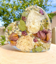 Load image into Gallery viewer, Dried floral resin heart, valentine gift, anniversary gift, gift for him , gift for her,