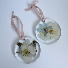 Load image into Gallery viewer, Floral Preservation |Garland Floral Preservation | Wedding Invitation Card Floral Preservation | Wedding Floral Preservation | Resin Floral Preservation | Bridal Bouquet Preservation | Resin Floral Block | Custom Bouquet Preservation