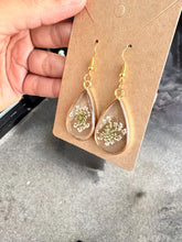 Load image into Gallery viewer, Clear Resin Pendant with Pressed Flower