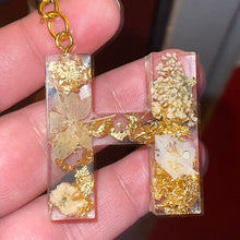 Load image into Gallery viewer, Resin Alphabet Keychain, Custom Real Flower Keychain, Floral Birth Month Resin Keychains, Letter Keyring, Pressed Flowers Key Chain, Gift For Her, Birthday Gift