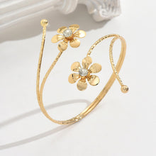 Load image into Gallery viewer, Arm Cuff Jewellery for Women, Elegant Gold Dual Flower Arm Bracelet, Stylish Upper Arm Accessory Perfect for Parties Weddings Evening Events
