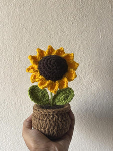 Handmade Crochet Flower Set - Sunflowers & Daisies Knitted Potted Plants for Car Dash, Table, and Home Decoration – Pack of 1