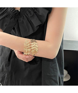 3PCS Arm Cuff Jewellery for Women Hand Accessories for Women, Cuff Bracelet for Woman Fashion and Adjustable Stylish Jewelry for Everyday Wear Special Occasions Parties Weddings And Casual Outings (3Pcs Leaves)