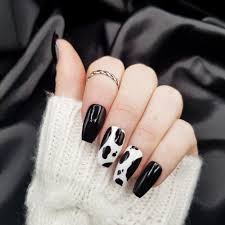 Black and White Cow Medium Length Nail Art Artificial / Fake Nails / Press on Nails for Girls and Women