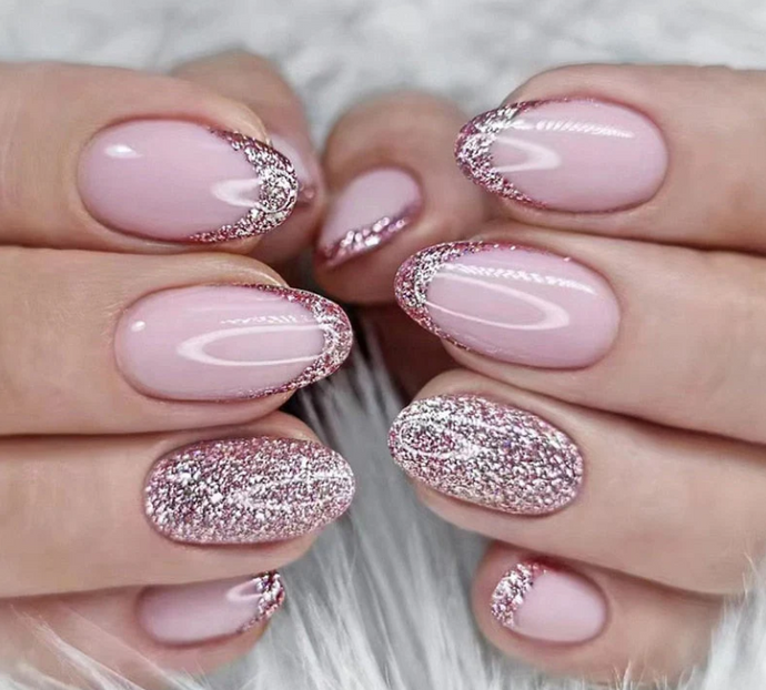 Handmade Artificial / Stick On Nails / Press on Nails for Girls and Women Oval Light Peach With Glitter