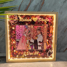 Load image into Gallery viewer, Beautiful Garland Resin Preservation, Flower Preservation with picture and without picture with light  and without light
