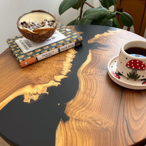 Round Live Edge Black Resin Side Table made with Oleaster Wood, Small Coffee Table, End Table with Wooden Tapered Legs, Matte Finish