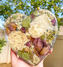 Load image into Gallery viewer, Dried floral resin heart, valentine gift, anniversary gift, gift for him , gift for her,
