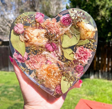 Load image into Gallery viewer, Dried floral resin heart, valentine gift, anniversary gift, gift for him , gift for her,
